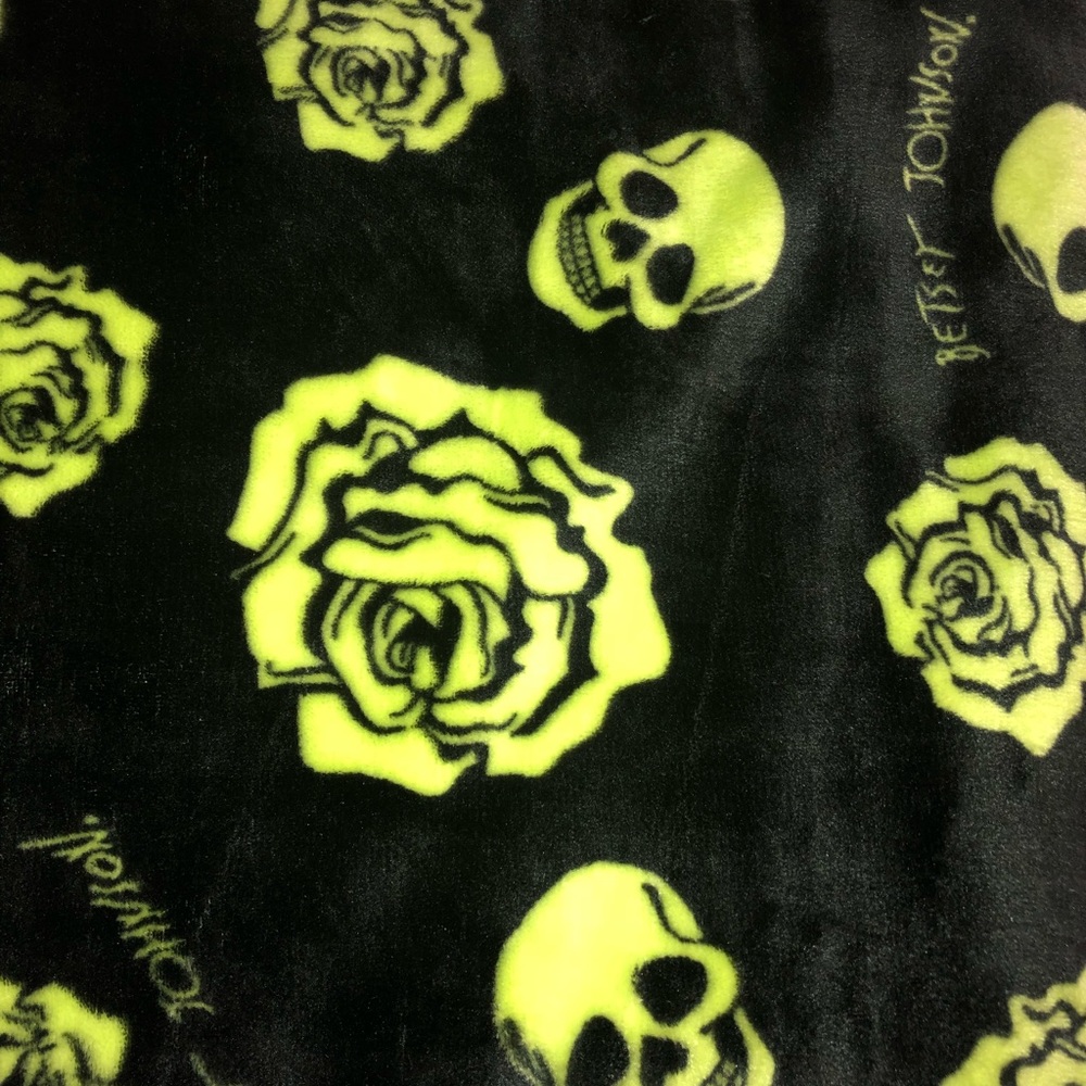 Betsey Johnson skull and rose Throw
